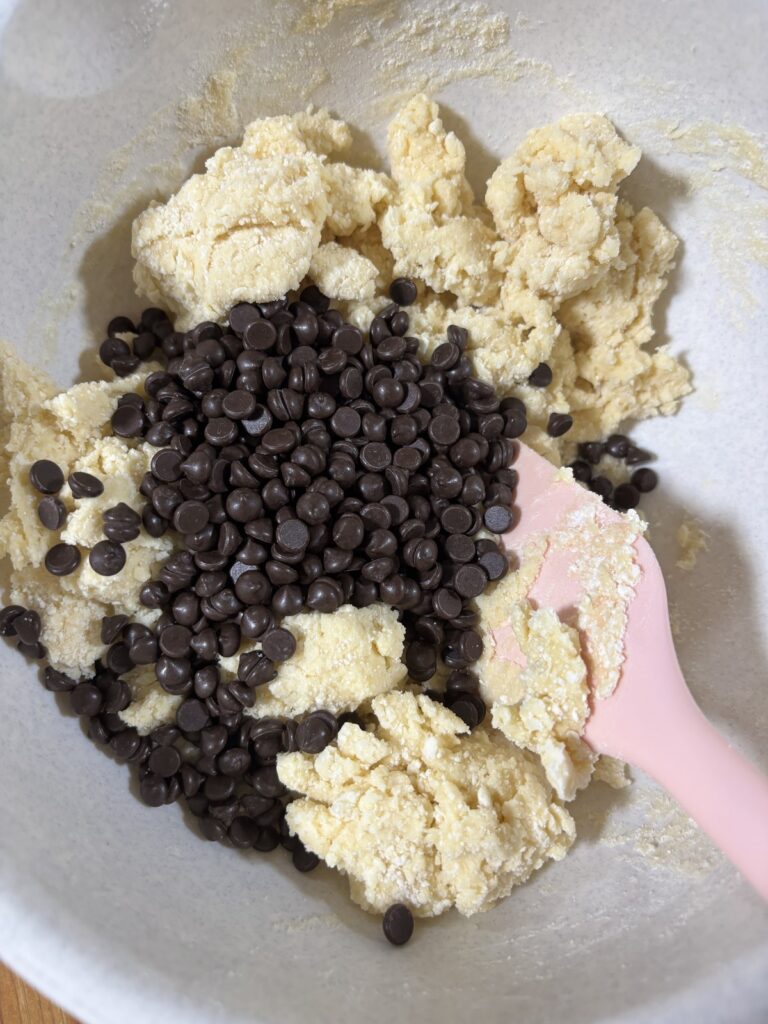 チョコチップを入れる